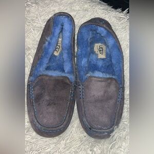 UGG Ansley slippers in grey suede with a blue wool lining.